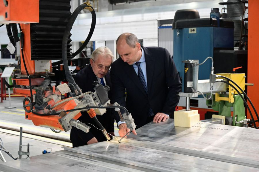 Антон Алиханов и Денис Паслер дали старт производству электропоездов в Верхней Пышме