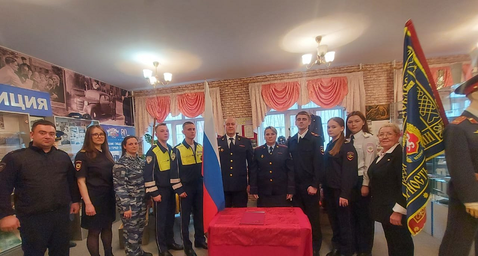 Полевскую полицию пополнили семь новых сотрудников