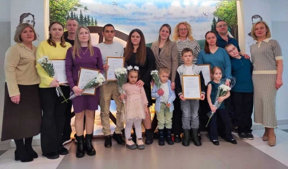 Пять полевских семей получили жилищные сертификаты