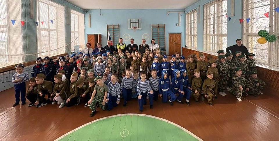 Маленькие полевчане прошли «Смотр строя и песни» с честью