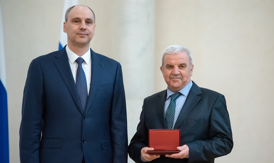 Полевчане-работники СТЗ получили государственные награды из рук губернатора