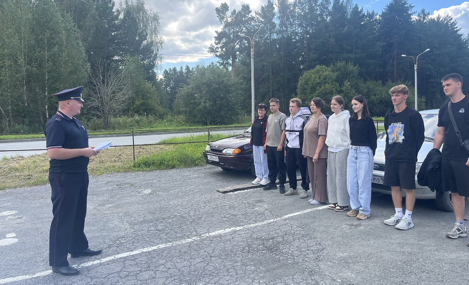 К курсантам полевской автошколы с важным разговором пришел автоинспектор
