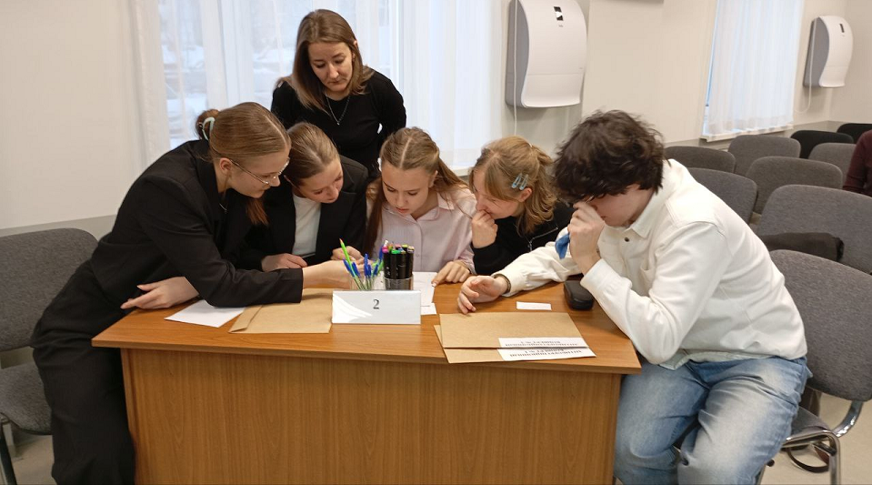 Антикоррупционная игра со школьниками прошла в администрации Полевского