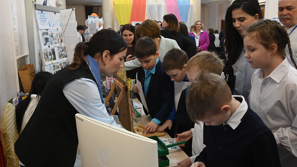 В ДК СТЗ прошла традиционная образовательная выставка "Шаг в будущее"