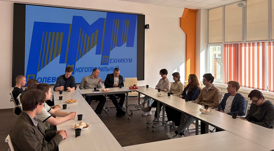 Участники "Зарницы" в ПМТ встретились с директором техникума