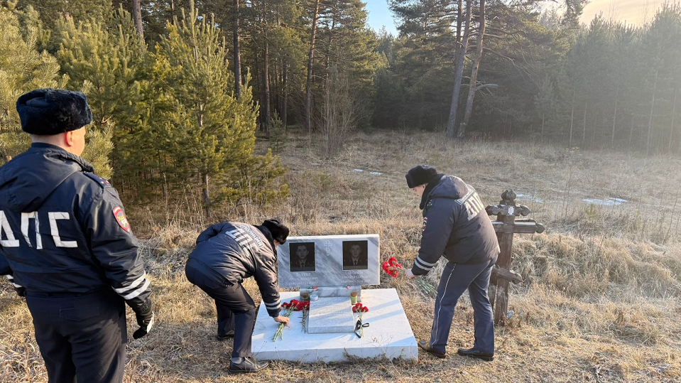 Полевские полицейские чтят память коллег, погибших на посту