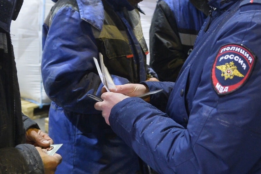 111 нарушений и два уголовных дела в Полевском в сфере миграции