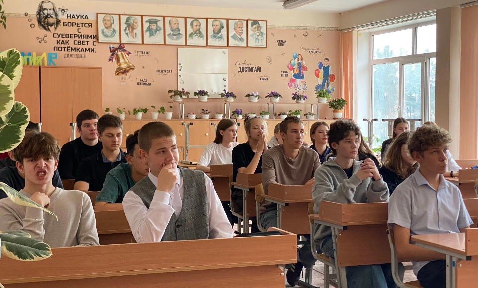 К девятиклассникам пришли амбассадоры профессионалитета
