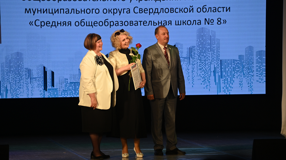 255 выпускников полевских школ выпустили в большую жизнь