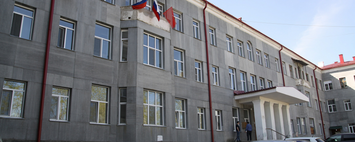 Полевская больница теперь - районная. Но та же самая