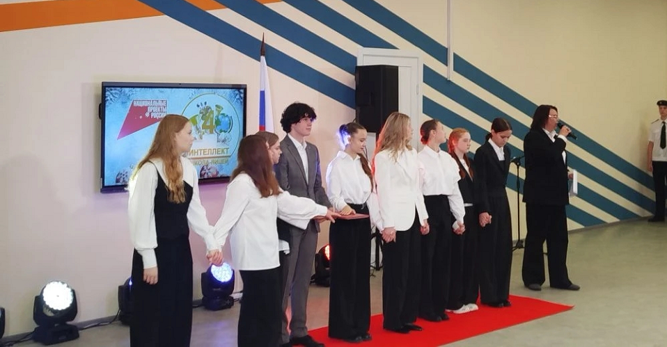 Торжественно открыто школьное здание на Степана Разина