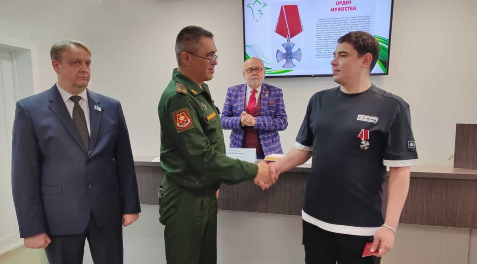 Орден Мужества - полевчанину. В администрации наградили бойца