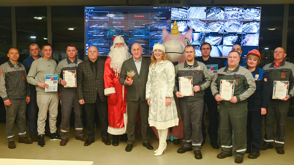 Лучшие бригады трубопрокатчиков СТЗ поздравляет Дед Мороз!