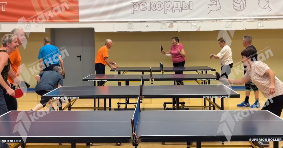 Ветераны СТЗ играют в настольный теннис уже больше десяти лет