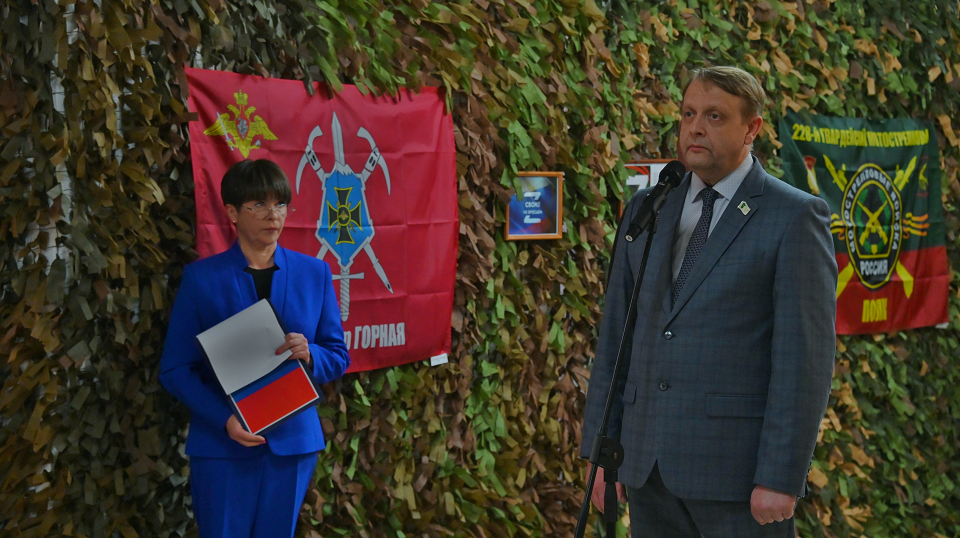 В Полевском вновь открылась выставка в честь героев СВО