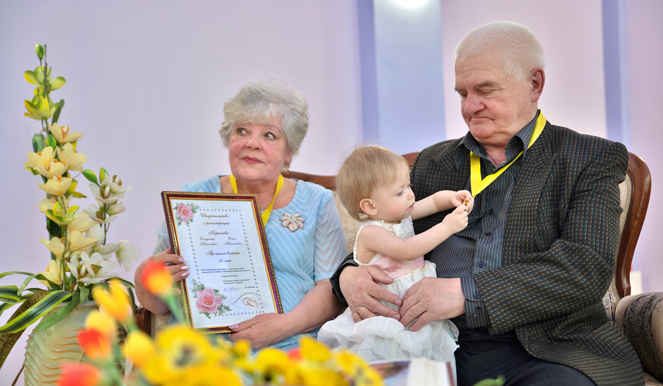 В полевском ЗАГСе вновь торжественно поздравили с золотой свадьбой