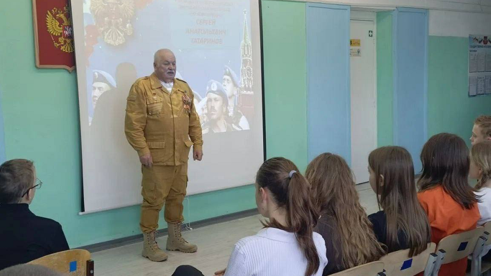 Ветераны Афганистана и СВО пришли к кургановским школьникам