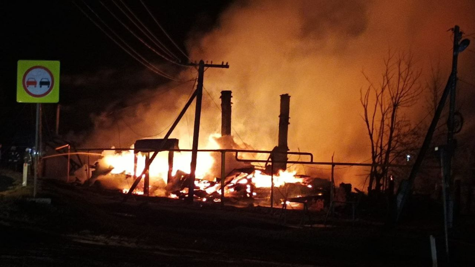 Три дома сгорели в селе Курганово