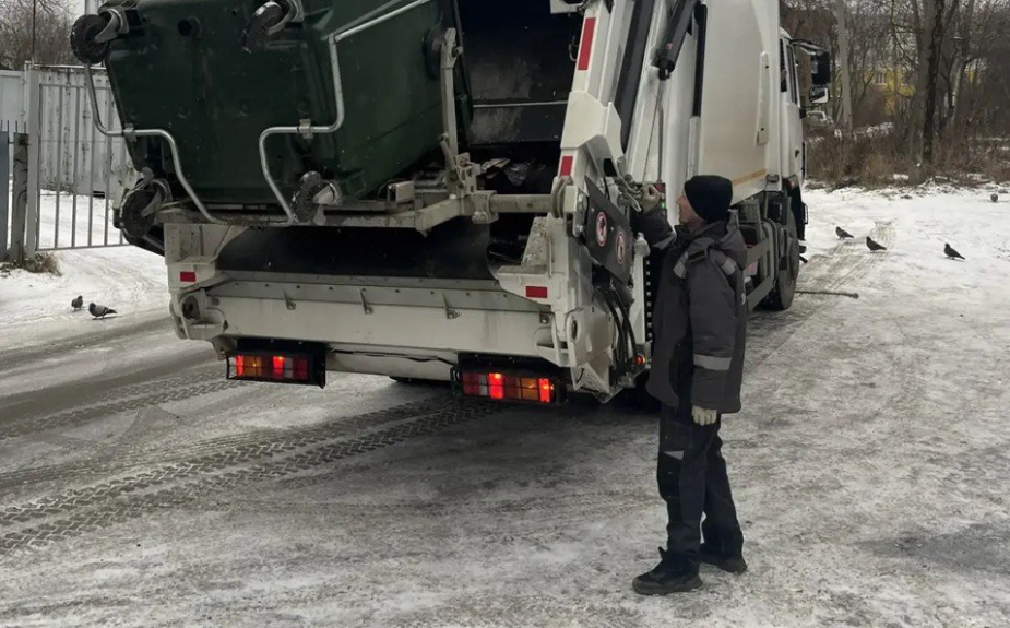 Мусорный оператор комментирует работу в мороз и отчитывается за каникулы