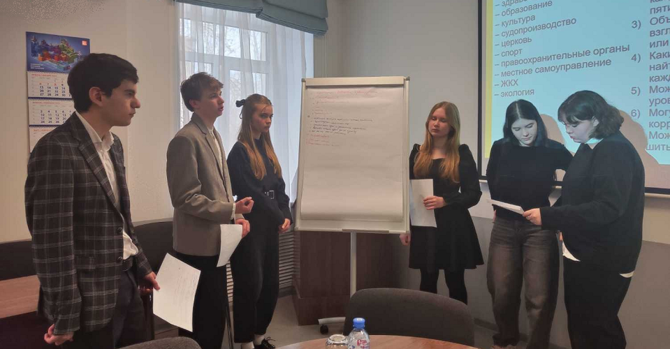Полевские школьники вновь пришли в администрацию для борьбы с коррупцией
