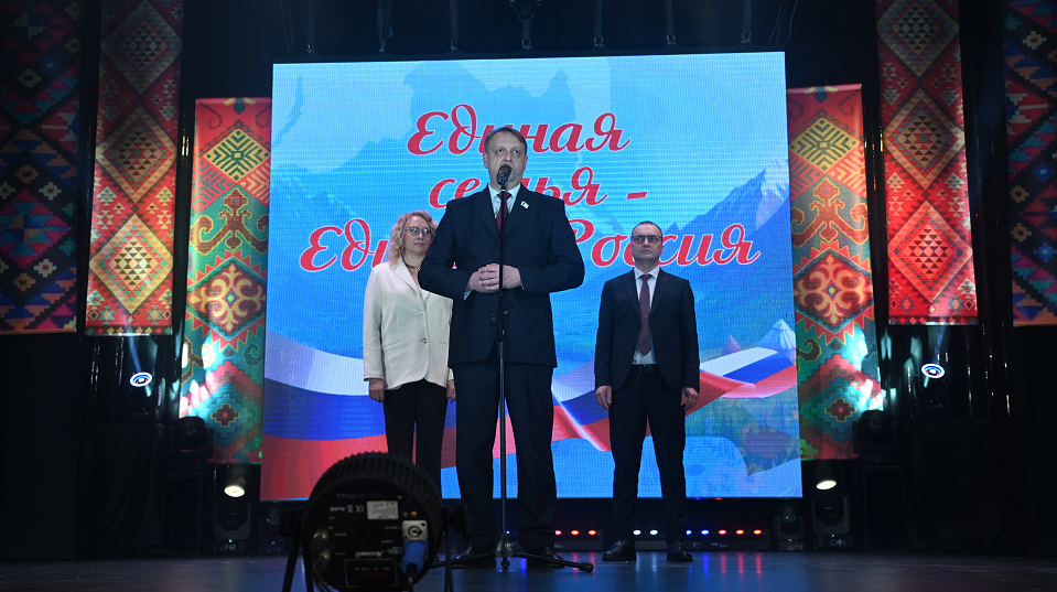 В Полевском ярко открыли Год единства народов России