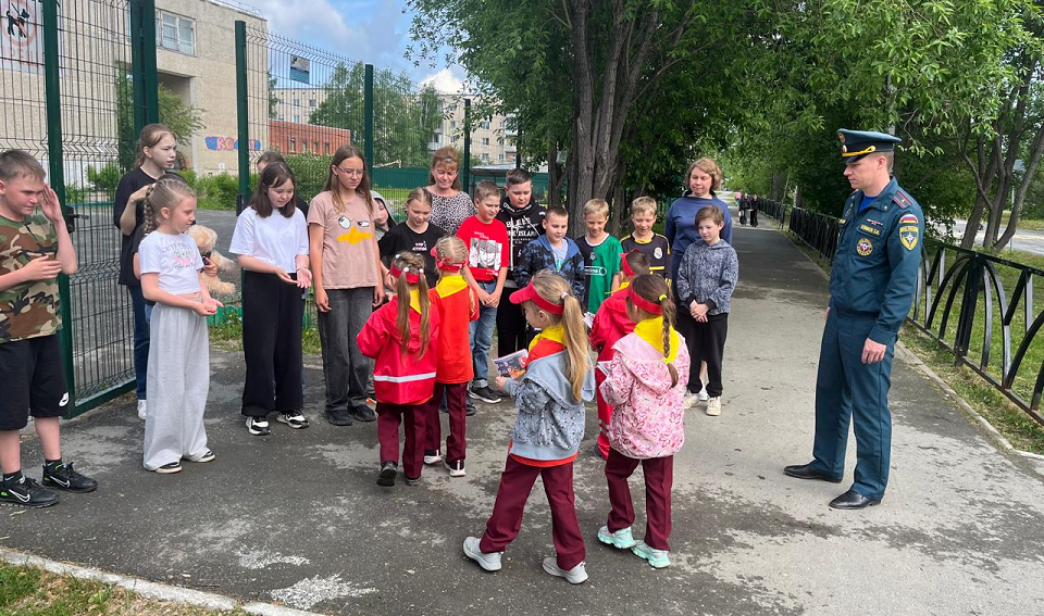 В начале каникул юные пожарные предупреждают сверстников