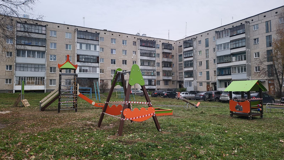 Новая детская площадка появилась в одном из полевских дворов