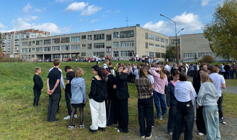 Лицей успешно эвакуировали, условный пожар ликвидирован