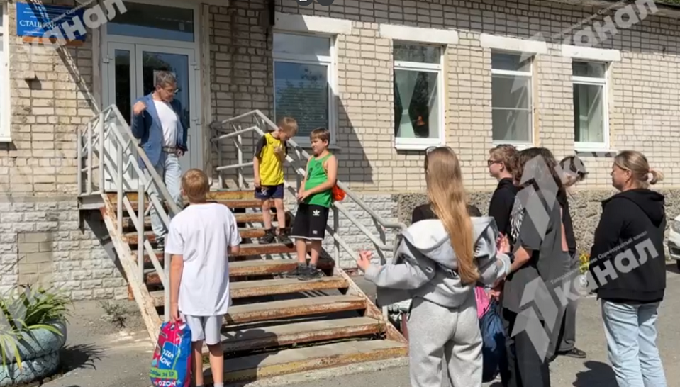 Полевские члены "Движения первых" отправились в инфекционную больницу