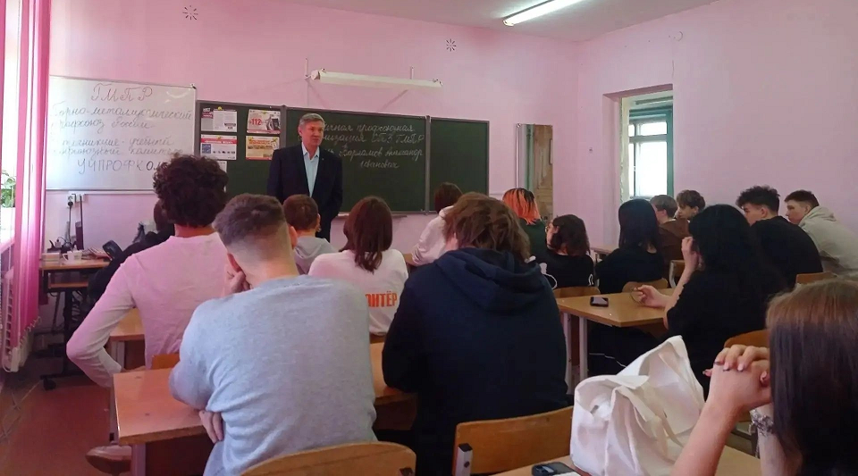 Первокурсники ПМТ продолжают знакомство с заводским профсоюзом