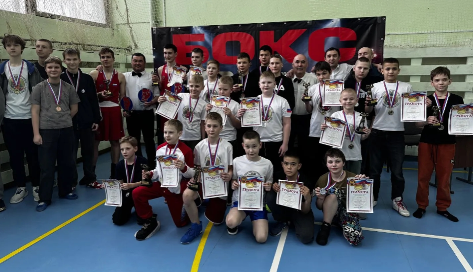 62 боксера вышли на полевской ринг