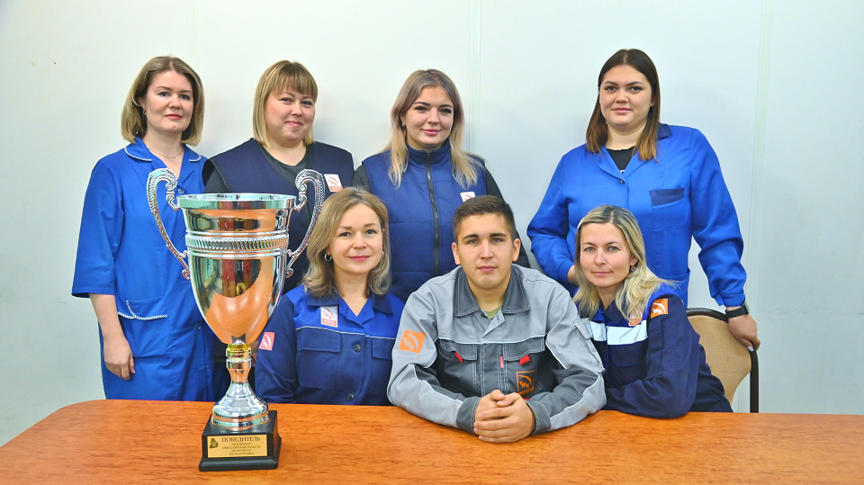 Чемпиона поздравили коллеги. Радик Аслямов встретился с коллективом ЦПП СТЗ