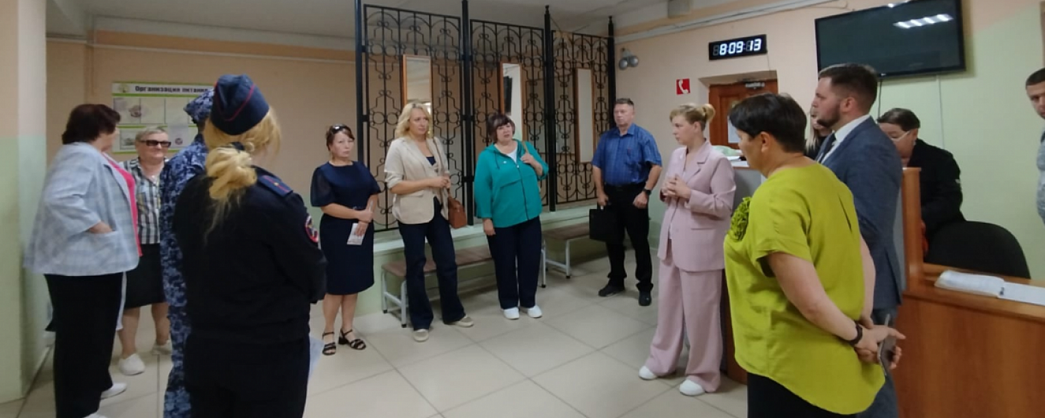 Продолжается приемка полевских школ