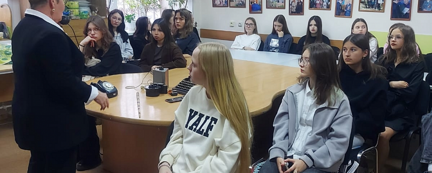 Ученики десятого класса полевской школы №14 посетили музей истории ОВД