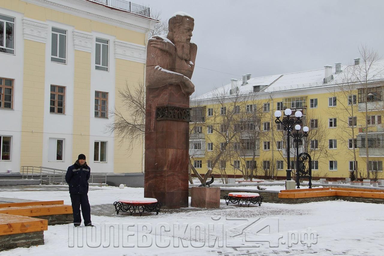 Памятник Бажову в Полевском — самый большой в России — Полевской 24.рф