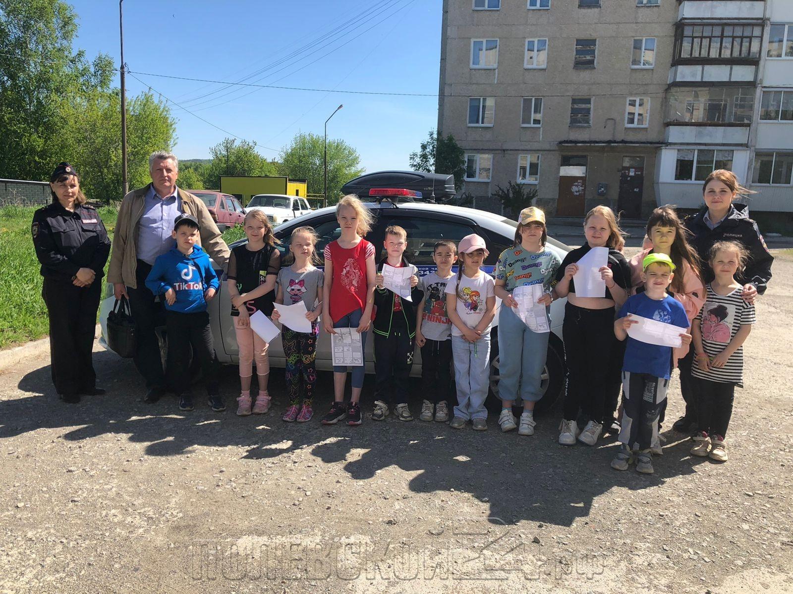 В Полевском полицейские, сотрудники ГИБДД и общественники пришли в гости в  детский лагерь — Полевской 24.рф