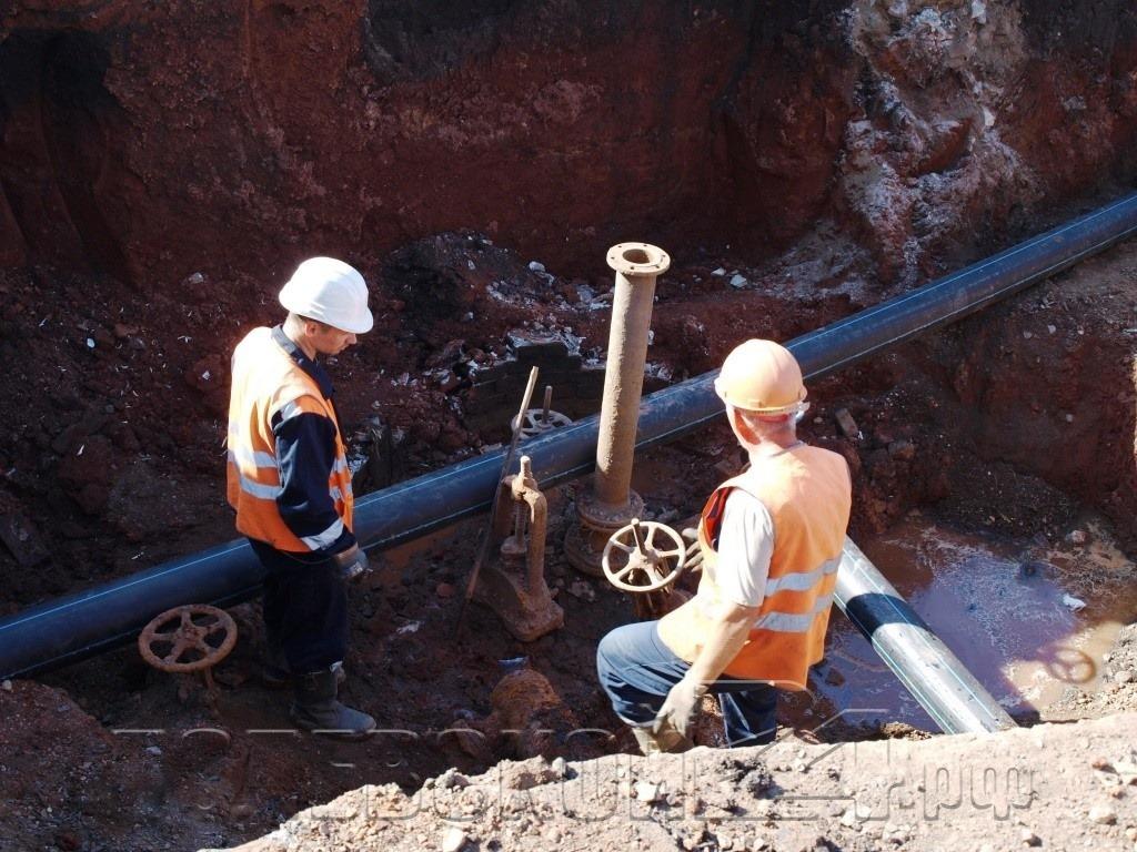 В Совхозе порвало трубу. Зеленый Бор и Розы Люксембург без горячей воды —  Полевской 24.рф