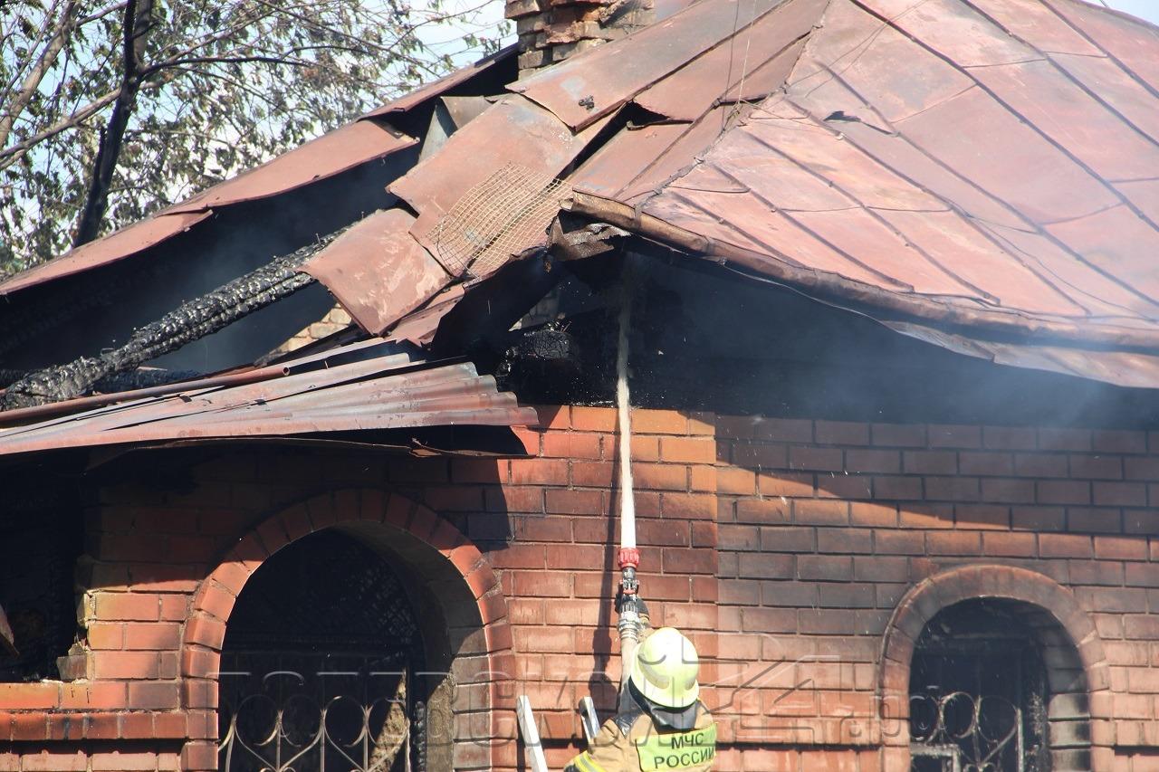 Дотла выгорел кирпичный дом на Степана Разина — Полевской 24.рф