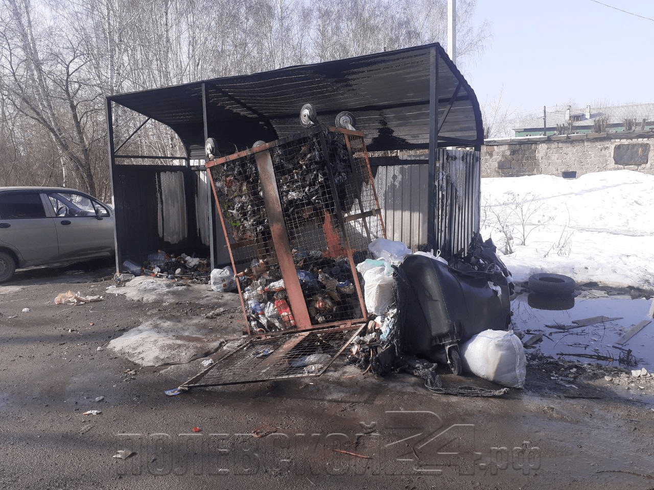 Один сожгли, второй пропал. В Полевском продолжается террор против мусорных  площадок — Полевской 24.рф